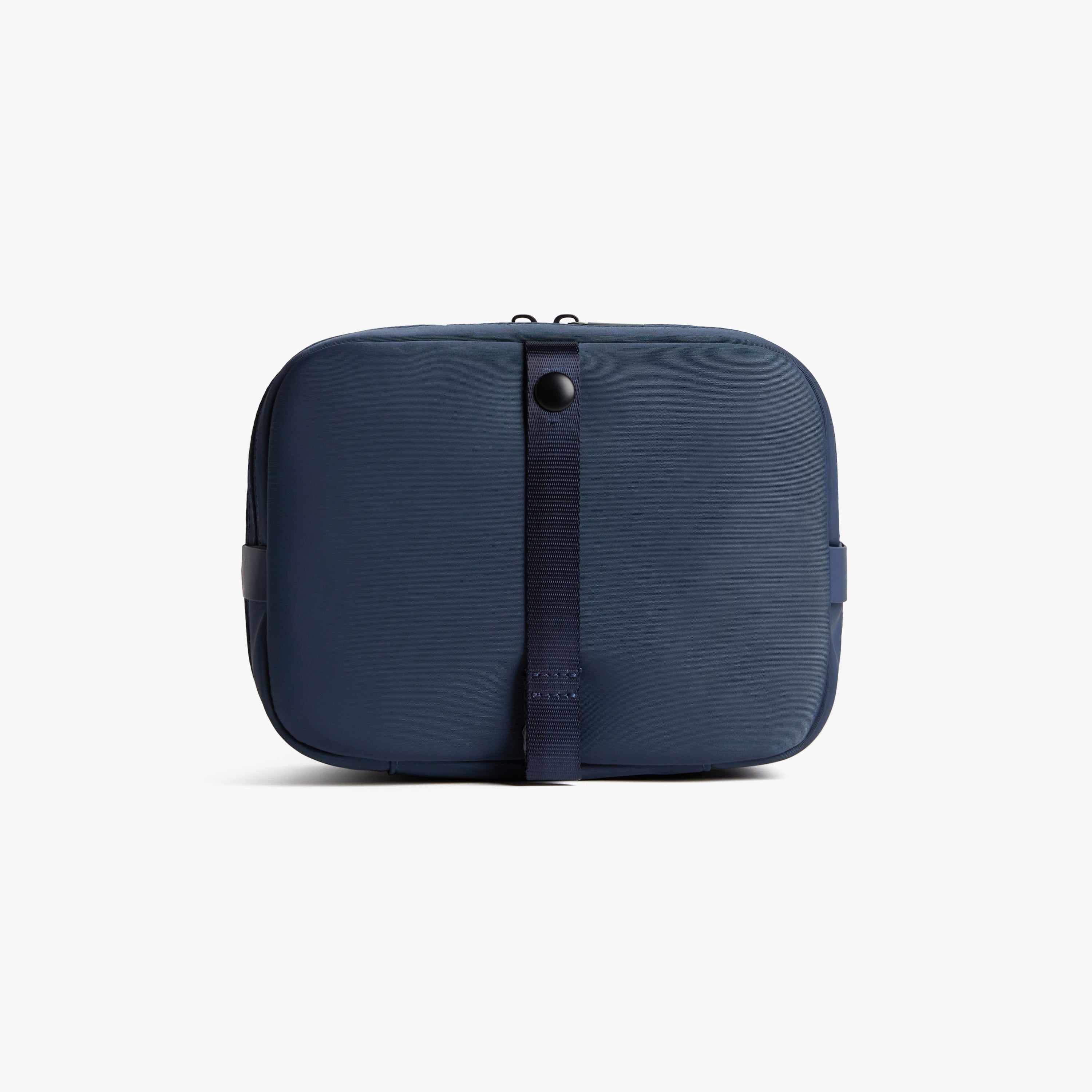 Metro Hanging Toiletry Case