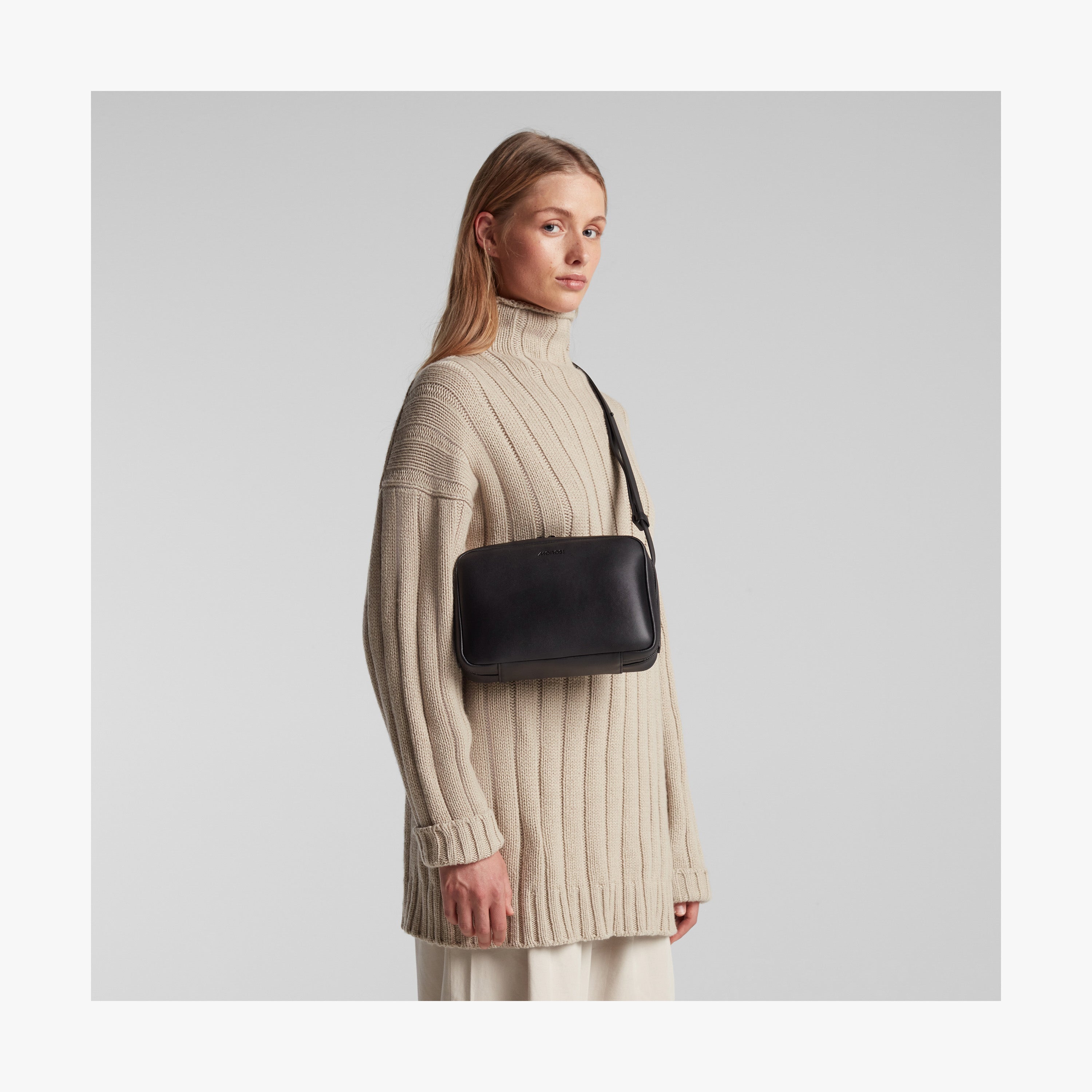 Metro Crossbody
